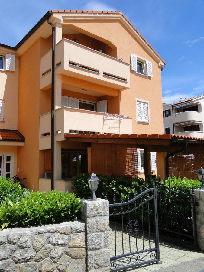 Vito & Rocco Apartment Malinska Quarto foto